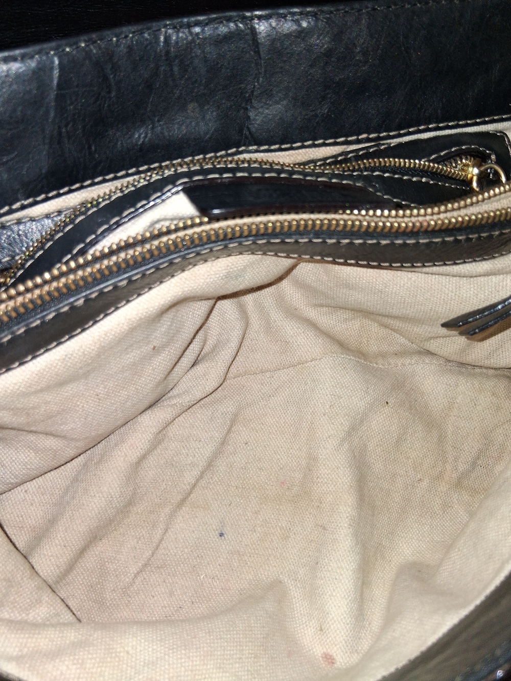 Michael Kors Black Leather Shoulder Bag with Gold Hardware - Picture 6 of 7